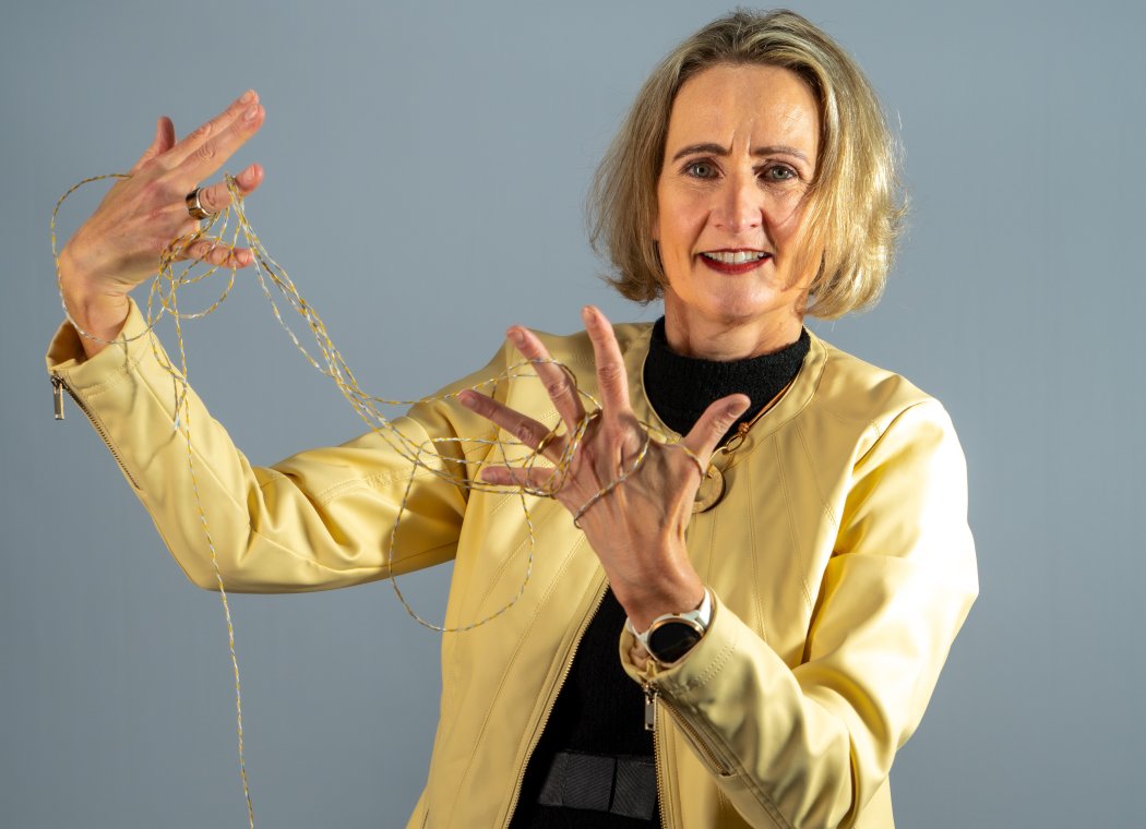 irma_gelbe_jacke_verstrickungen_0724.jpg